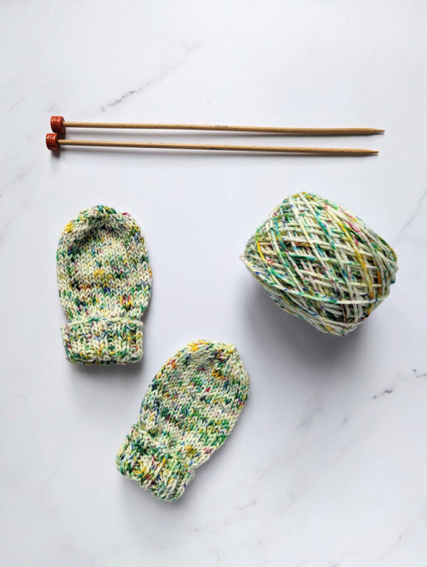 contents of beginners baby mittens knitting kit