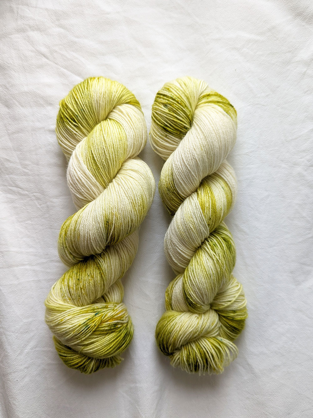 4ply - Olive Green Speckled Hand Dyed Yarn - The Old Horizon