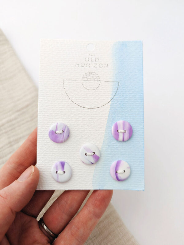 Set of purple marble effect handmade buttons in size 15mm